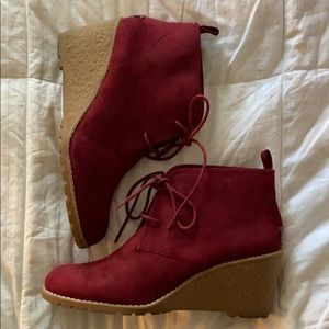 Burgundy Bass wedge booties